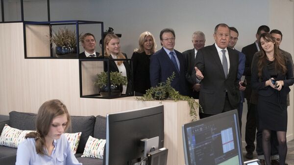 Sergueï Lavrov lors d'une visite dans le bureau de RT France à Paris - Sputnik Türkiye