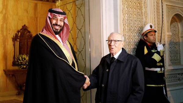Tunus Cumhurbaşkanı El-Baci Kaid es-Sibsi ile Suudi Arabistan Veliaht Prensi Muhammed bin Selman - Sputnik Türkiye