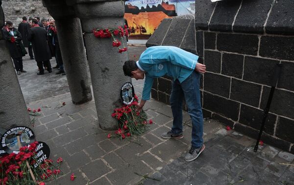 Diyarbakır Baro Başkanı Tahir Elçi’nin vurulduğu yerde anıldı - Sputnik Türkiye