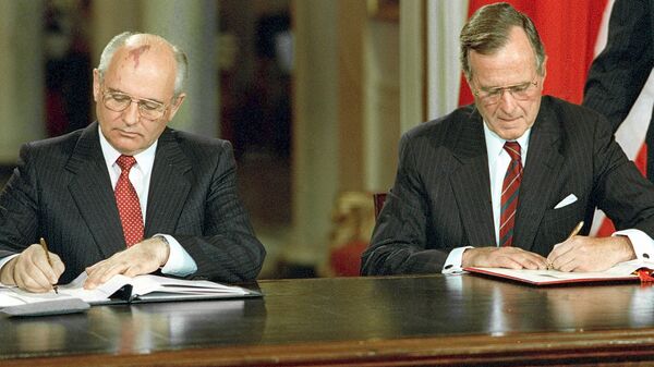  Sovyetler Birliği'nin son lideri Mihail Gorbaçov ve ABD'nin 41. Başkanı George H. W. Bush - Sputnik Türkiye
