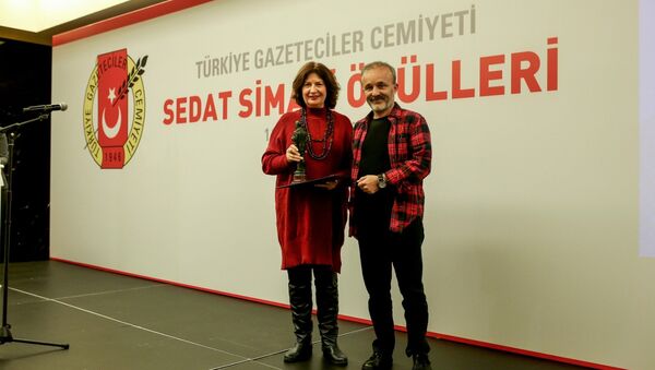 RS FM'de yayınlanan Yavuz Oğhan'dan Bidebunudinle programı, Türkiye'nin en prestijli gazetecilik ödülüne layık görüldü. - Sputnik Türkiye