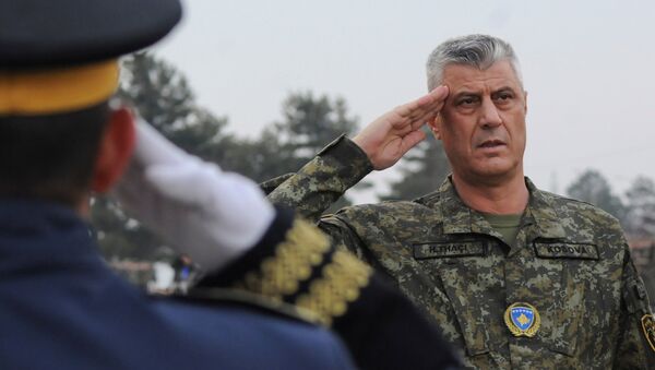 Hakkında savaş suçu ithamları da bulunan eski UÇK Komutanı Haşim Thaçi'nin cumhurbaşkanlığında Kosova ordusunun kurulmasına meclisten onay çıktı. - Sputnik Türkiye