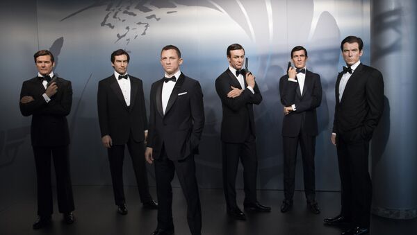 James Bond serisinde, Bond karakterini canlandıran oyuncuların balmumu heykelleri - Sputnik Türkiye