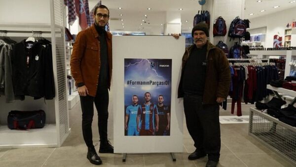 Yusuf Yazıcı, posteri ile konuşan taraftarla bir araya geldi - Sputnik Türkiye