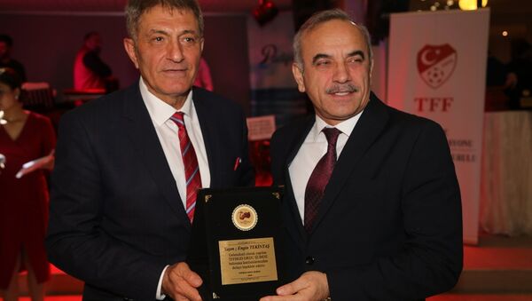 Türkiye Futbol Federasyonu (TFF) Merkez Hakem Kurulu Üyesi Alican Lakot (solda) - Sputnik Türkiye