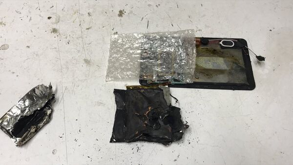 Bursa'nın İznik ilçesinde elektronik cihaz tamiri üzerine çalışan Enes Şahin'in (30) onarmaya çalıştığı tablet, henüz belirlenemeyen nedenle bir anda patladı. - Sputnik Türkiye