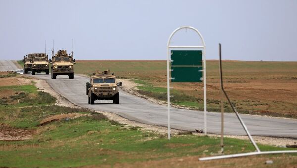 Suriye'nin kuzeyinde ABD birlikleri Türkiye sınırına yakın devriye geziyor –  Haseke, Suriye - Sputnik Türkiye
