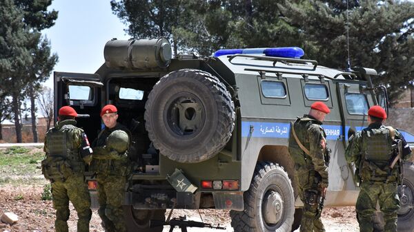 Suriye'nin Menbiç kentinde görev yapan Rus Askeri Polisi - Sputnik Türkiye