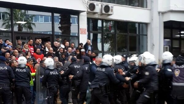 İzmir'de işçi eylemi - Sputnik Türkiye