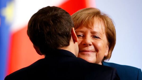 Fransa Cumhurbaşkanı Macron ve Almanya Başbakanı Merkel - Sputnik Türkiye