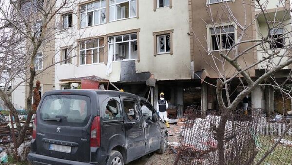Büyükçekmece'de sahte içki imalathanesi olduğu iddia edilen binada patlama: 3 yaralı - Sputnik Türkiye