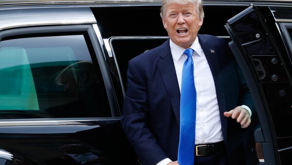 US President Donald Trump gets out of the car - Sputnik Türkiye