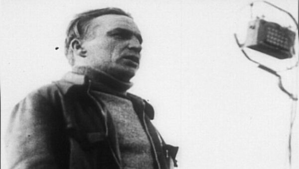 Kuzey Kutbu üzerinde Moskova'dan ABD'ye ilk inişsiz uçuş gerçekleştiren Sovyet pilot Çkalov 115 yaşında - Sputnik Türkiye