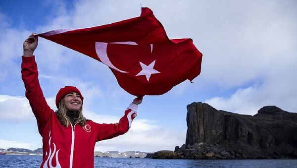 Antarktika'da tüpsüz dalan ilk kadın sporcu: Şahika Ercümen - Sputnik Türkiye