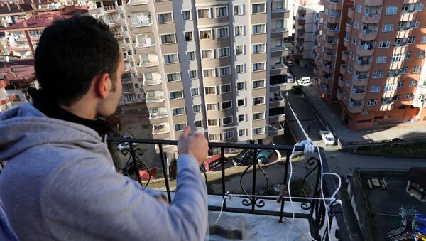 Markete gitmeye üşenince evinin balkonuna teleferik kurdu - Sputnik Türkiye