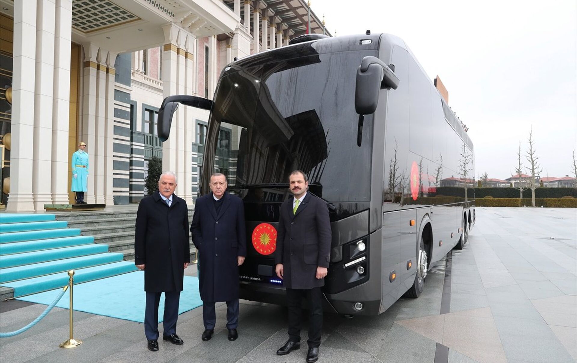 Броне автобусы. Президентский автобус. Бронированный автобус. Бронированный автобус Эрдогана. Бронированный автобус президента США.