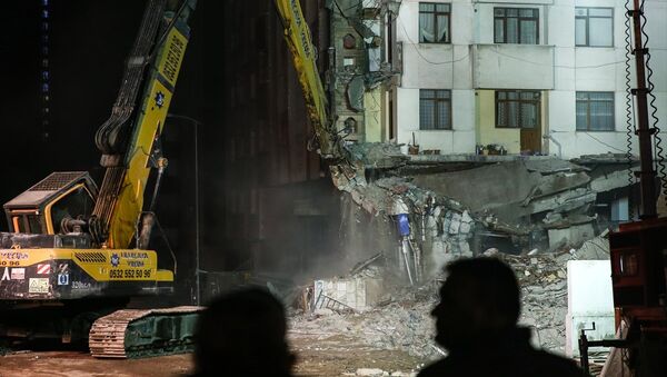 Kartal'da çöken Yeşilyurt Apartmanı'nın bitişiğindeki 10 katlı Yunus Apartmanı'nın yıkımı - Sputnik Türkiye