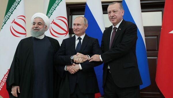 Türkiye Cumhurbaşkanı Recep Tayyip Erdoğan, İran Cumhurbaşkanı Hasan Ruhani ve Rusya Devlet Başkanı Vladimir Putin ile Suriye konulu Dördüncü Üçlü Zirve Toplantısı'nda bir araya geldi. - Sputnik Türkiye