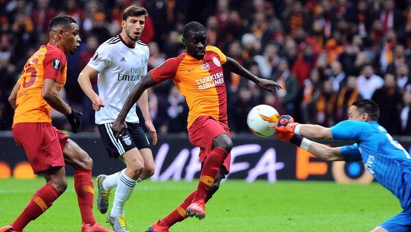 Galatasaray, sahasında Benfica'ya 2-1 mağlup oldu. - Sputnik Türkiye