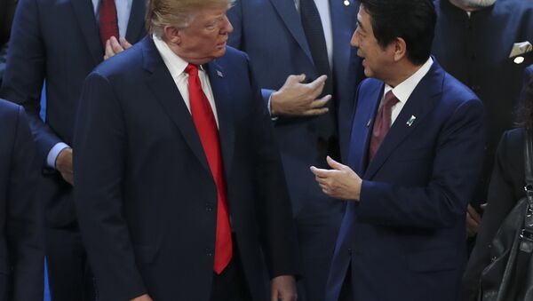Japonay Başbakanı Şinzo Abe ABD Başkanı Donald Trump - Sputnik Türkiye