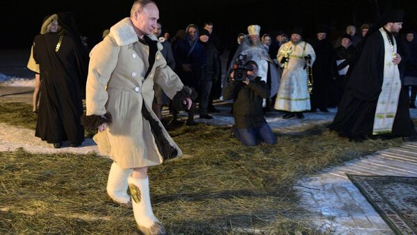 Rusya Devlet Başkanı Vladimir Putin'in  İsa'nın vaftiz edilişinin kutlandığı Epifani bayramında - Sputnik Türkiye