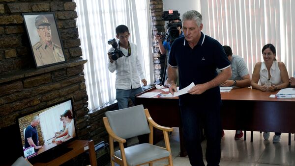 Küba Devlet Başkanı Miguel Diaz Canel, oy kullandıktan sonra açıklama yaptı - Sputnik Türkiye