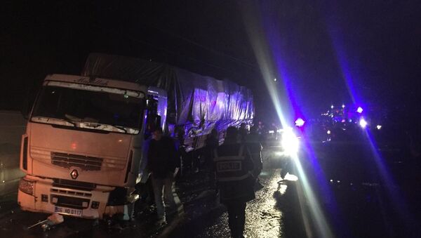 Artvin'de meydana gelen trafik kazasında pikabın tır ile çarpışması sonucu 5 özel harekat polis memuru yaralandı. - Sputnik Türkiye