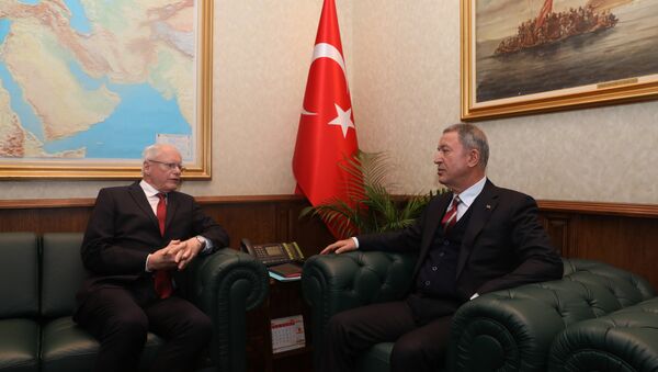 Milli Savunma Hulusi Bakanı Akar ile ABD'nin Suriye Özel Temsilcisi Jeffrey - Sputnik Türkiye