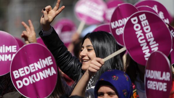 Diyarbakır’da 8 Mart mitingi: Leyla Güven ve Öykü Arin için çağrı - Sputnik Türkiye