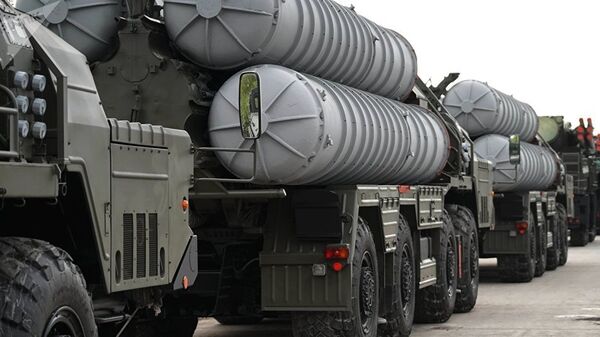 S-400 hava savunma füze sistemleri Rusya'da bir geçit töreninde - Sputnik Türkiye