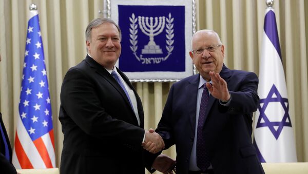 ABD Dışişleri Bakanı Mike Pompeo ve İsrail Cumhurbaşkanı Reuven Rivlin - Sputnik Türkiye