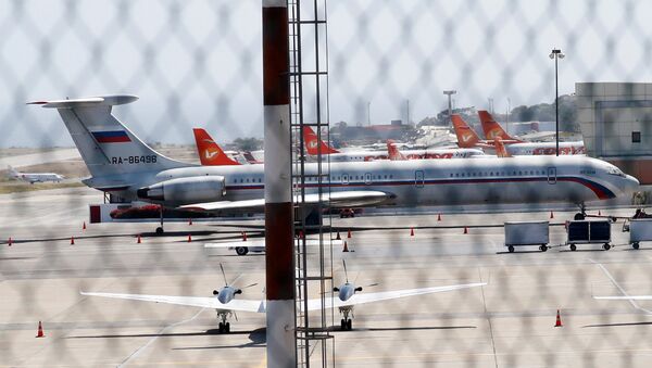 Rus askerleri taşıyan iki uçak Venezüella'ya geldi - Sputnik Türkiye