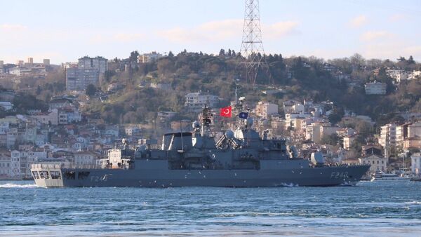 NATO'ya bağlı üç savaş gemisi İstanbul Boğazından geçiş yaptı. - Sputnik Türkiye