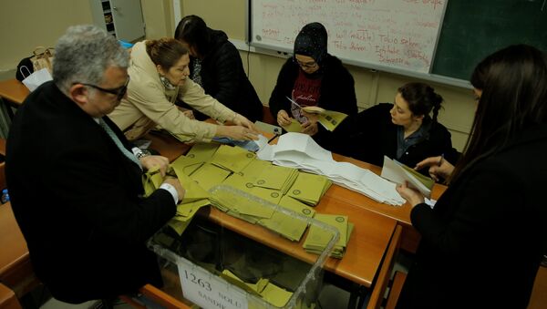 İstanbul'daki seçim sandıklarında oy sayım işlemi - Sputnik Türkiye