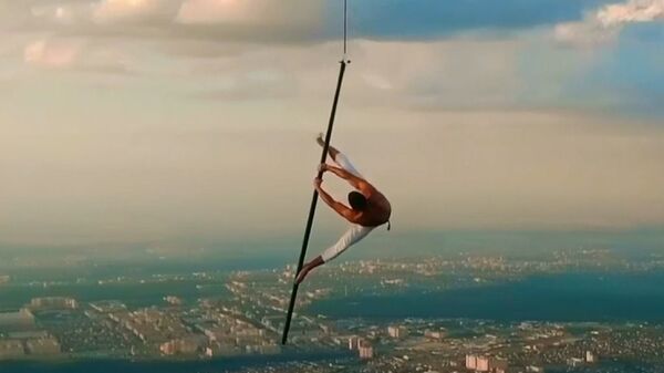 1500 metre yükseklikte güvenliksiz direk dansı gösterisi - Sputnik Türkiye