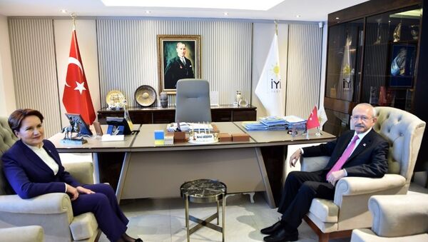 Cumhuriyet Halk Partisi Genel Başkanı Kemal Kılıçdaroğlu, İYİ Parti Genel Başkanı Meral Akşener'i  İYİ Parti Genel Merkezi'nde ziyaret etti. - Sputnik Türkiye