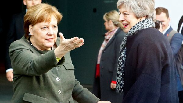 Merkel, Berlin’e gelen May’i karşılamayı unuttu - Sputnik Türkiye