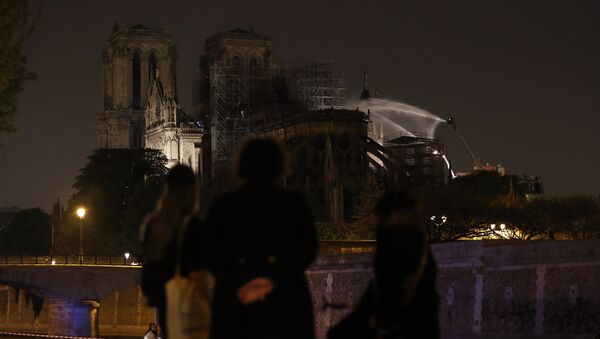 Paris’te Notre Dame Katedrali’nde yangın - Sputnik Türkiye
