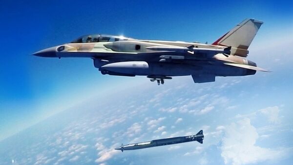 A Rampage supersonic stand-off air-to-surface missile being launched from an F-16 multirole combat aircraft - Sputnik Türkiye
