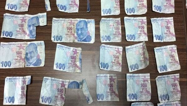 ATM'lere sahte para yatırıp bankaları dolandırmışlar - Sputnik Türkiye