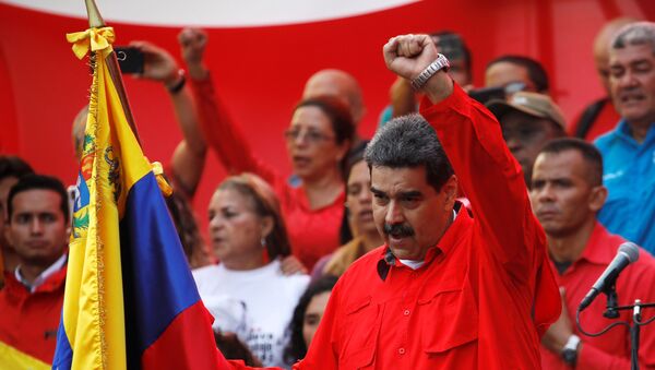 Venezüella Devlet Başkanı Nicolas Maduro, başkent Caracas kent merkezi Devlet Başkanlığı Sarayı Miraflores'in karşısındaki Sucre Bulvarında, 1 Mayıs Emek ve Dayanışma Günü kapsamında düzenlenen etkinlikte konuştu. - Sputnik Türkiye