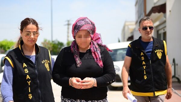 5 aylık hamile Suriyeli Takrid Dirbaye'yi bıçaklayarak öldürdüğü iddiasıyla gözaltına alınan Songül K. - Sputnik Türkiye