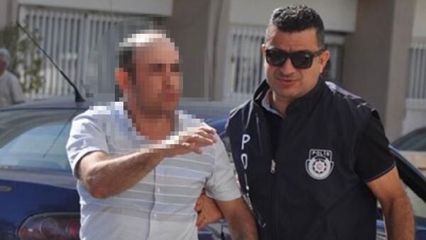 Kuzey Kıbrıs’ta Gazimağusa İlçesi’nde 32 yaşındaki Mesut T., kiracısını ölüm ve tecavüz etmekle tehdit ettiği gerekçesiyle gözaltına alındı. - Sputnik Türkiye
