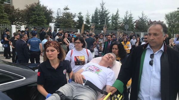 Çorlu tren kazasında yakınlarını kaybeden ailelere polis müdahalesi - Sputnik Türkiye