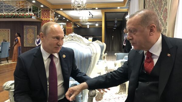 Türkiye Cumhurbaşkanı Recep Tayyip Erdoğan (sağda) ve Rusya Devlet Başkanı Vladimir Putin (solda)  - Sputnik Türkiye