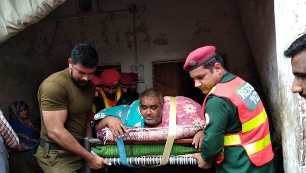 300 kiloluk obez adam askeri helikopterle hastaneye kaldırıldı - Sputnik Türkiye