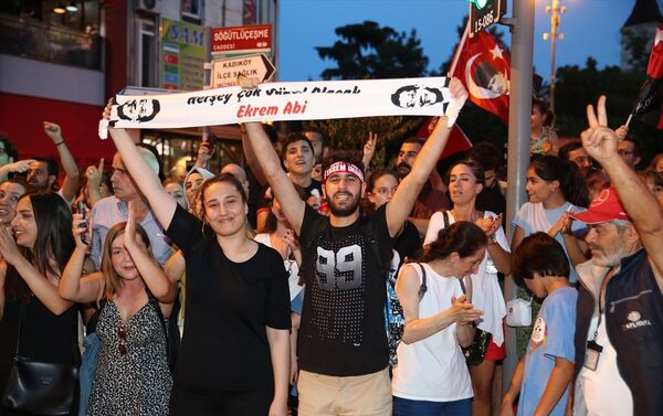 Kadıköy'de seçim kutlamaları - Sputnik Türkiye