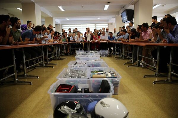 İETT'de unutulan eşyalar açık artırmayla satıldı - Sputnik Türkiye