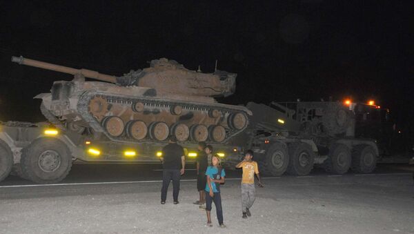 Suriye sınırına tank ve obüs sevkiyatı - Sputnik Türkiye