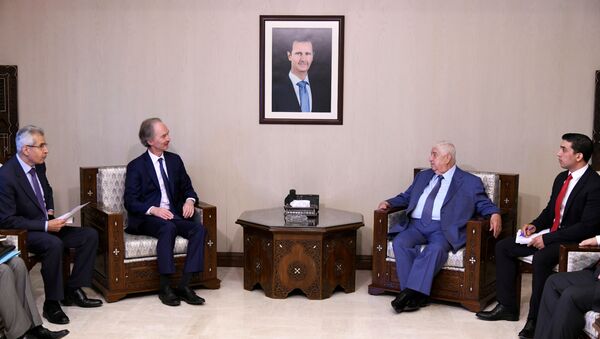 Birleşmiş Milletler (BM) Suriye Özel Temsilcisi Geir O. Pedersen ve Suriye Dışişleri Bakanı Velid Muallim - Sputnik Türkiye